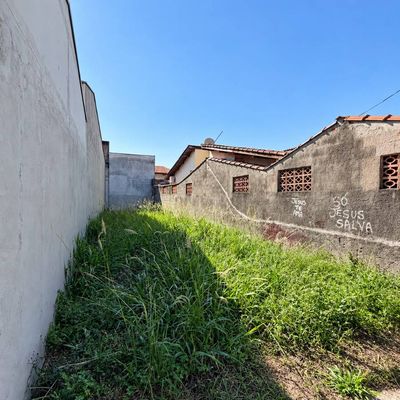Estilo arquitetônico: Simples e funcional.