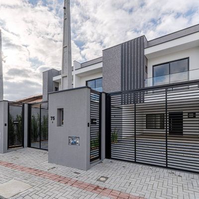 SOBRADO DE ALTO PADRÃO À VENDA NO SAGUAÇÚ - Casa Geminada em Saguaçu, Joinville - à venda - IMOBILIARIA DA FAMILIA AL LTDA