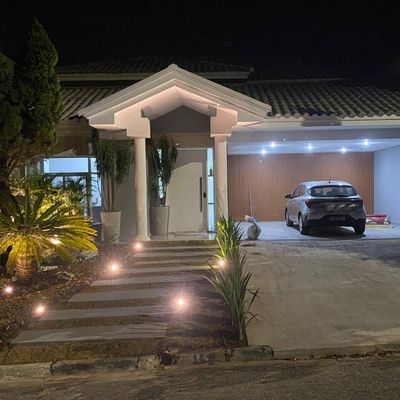 Residência de Alto Padrão em Condomínio Ibiti do Paco,linda vista panoramica definitiva do por so sol,mobiliada, com 4 Vagas, 3 Suítes e Lazer Completo.