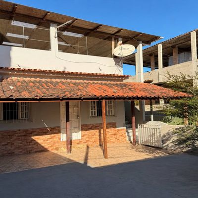 Casa com 2 Quartos, Suíte, Terraço e Garagem para 3 Carros