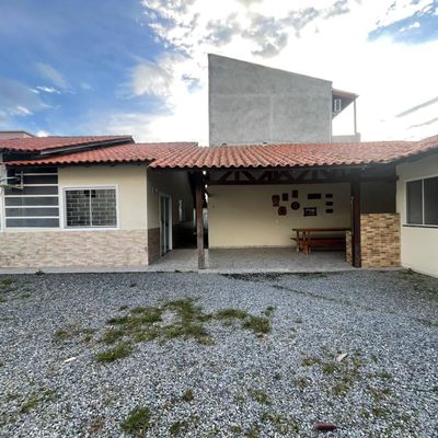 ALUGA CASA COM 2 QUARTOS E AREA GOURMET NO BAIRRO PRAÇA - Casa em Praça, Tijucas - para locação - Império do Vale Negócios Imobiliários