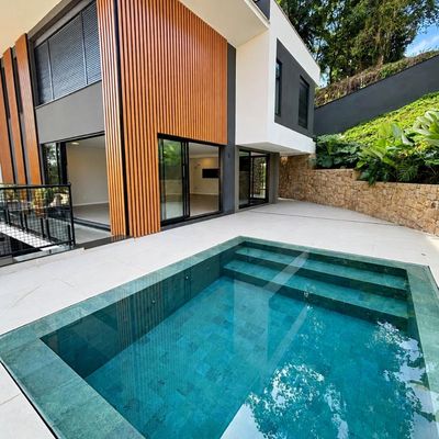 Casa de Alto Padrão com Piscina no América - Joinville - Casa em América, Joinville - à venda - Botega Imóveis