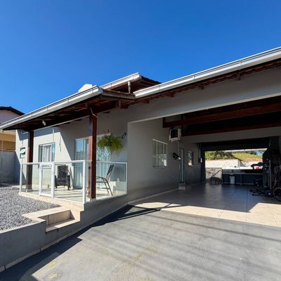 CASA MOBILIADA COM PISCINA E 3 QUARTOS | SÃO LUÍS - Casa em São Luís, Jaraguá do Sul - à venda - D2 Imóveis