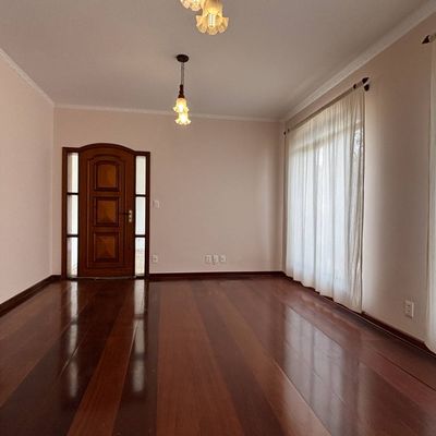 Casa Térrea com 3 Dormitórios no Central Parque Próximo ao Santuário SJT