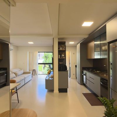 APARTAMENTO FINAMENTE MOBILIADO NO CINQUENTENÁRIO