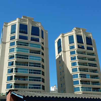 PIACENZA RESIDENZIALE ALUGUEL ANUAL - Apartamento em Meia Praia, Itapema - para locação - JSobrinho Imóveis