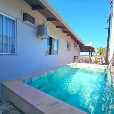 Linda casa no Centro de Barra Velha a poucos metros do mar + apartamento independente para renda mensal - Casa em Centro, Barra Velha - à venda - Márcio Imóveis Ltda