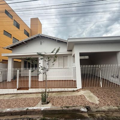 CASA CENTRAL COM DORMITÓRIO NO FUNDO PARA LOCAÇÃO - Casa em Centro, São João da Boa Vista - para locação - BOCOLI IMÓVEIS
