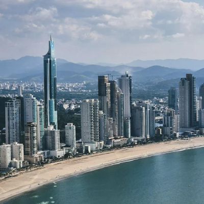 Balneário Camboriú aprova lei que libera arranha-céus nos bairros e mira mais 135 milhões arrecadação