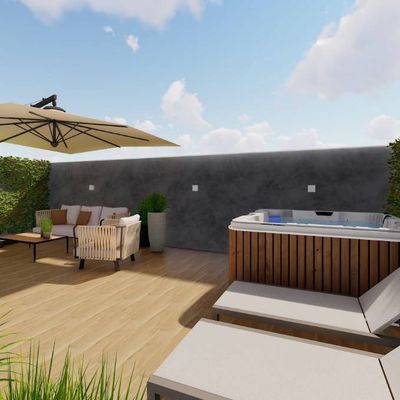 Espaço ao ar livre com lounge, jacuzzi, plantas e toldo.