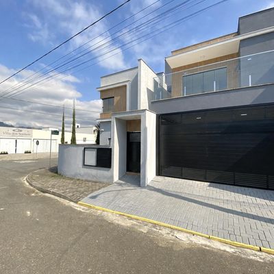 Geminado Duplex | Barra do Rio Cerro | 3 quartos (1 suíte c/ closet) | 135m²