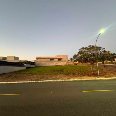 Excelente Terreno de Esquina no Condomínio Fazenda Santa Lúcia em Americana - Lote/Terreno em Fazenda Santa Lúcia, Americana - à venda - Imovibe Imóveis Ltda.
