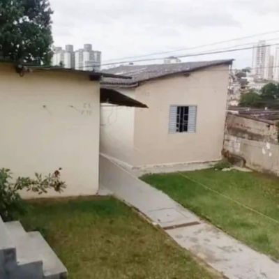 Casa no Mogi Moderno com Excelente Custo-Benefício - Vale a Visita! 584m² • 4 Quartos • 1 Vaga • 4 Banheiros ? DESCRIÇÃO DO IMÓVEL Oportunidade única para investidores ou famílias grandes! São 3 terrenos individuais (200 m², 200 m², 184 m²) área total de - Casa em Mogi Moderno, Mogi das Cruzes - à venda - ComBrasil Negócios Imobiliários Ltda
