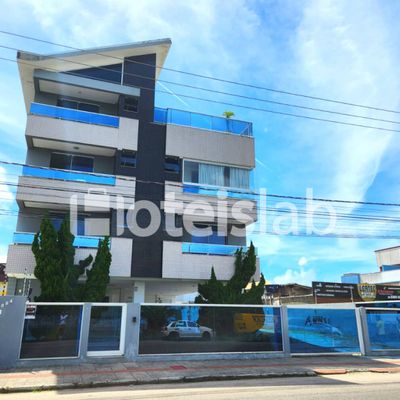 Lindo apartamento nos Ingleses Norte em aluguel anual. Tem dois dormitórios (um sendo suíte) e dois banheiros - Apartamento em Ingleses do Rio Vermelho, Florianópolis - para locação - Hoteislab Assessoria e Negócios LTDA