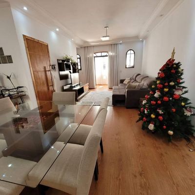 fachada moderna com recortes retangulares