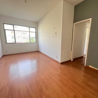 Apartamento a venda - Rua Conde de Bonfim - sala em 2 ambientes, 2 quartos, banheiro social, cozinha ampla, dependência completa. - Apartamento em Tijuca, Rio de Janeiro - à venda - MIGUEZ IMOBILIÁRIA