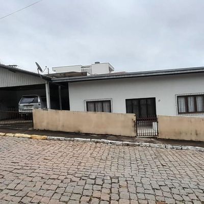 OPORTUNIDADE DE NEGÓCIO NO CENTRO DE RIO DO SUL/SC! DUAS CASAS NO MESMO TERRENO + RENDA EXTRA MENSAL! - Casa em Centro, Rio do Sul - à venda - IMOBILIARIA ALTO VALE LTDA