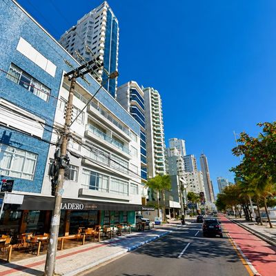 Apartamento à venda FRENTE MAR no Edifício Apucarana no Centro em Balneário Camboriú - Apartamento em Centro, Balneário Camboriú - à venda - WOW Imobiliária Ltda