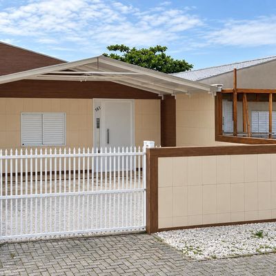 Casa Confortável - Casa em Coroados, Guaratuba - para temporada - Ferreira Imóveis