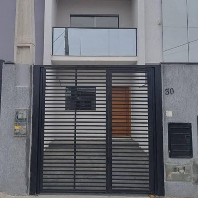 SOBRADO À VENDA EM CAMBORIÚ/SC — SUPER OPORTUNIDADE!