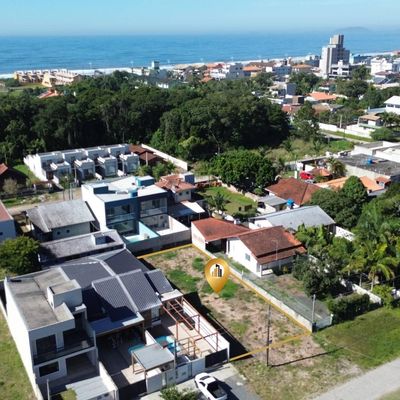 Terreno com 360m² a 300 metros da praia!