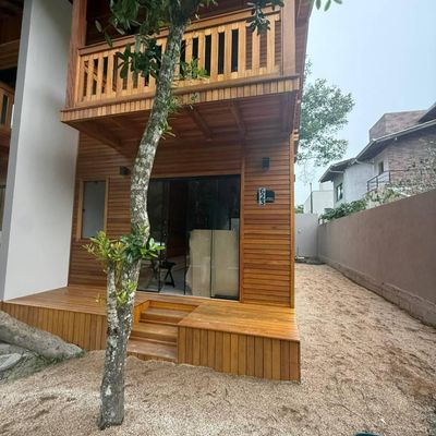 Casa para Locação Anual, com 2 Quartos, 2 Vagas, Mobiliado, em Mariscal - Bombinhas/SC