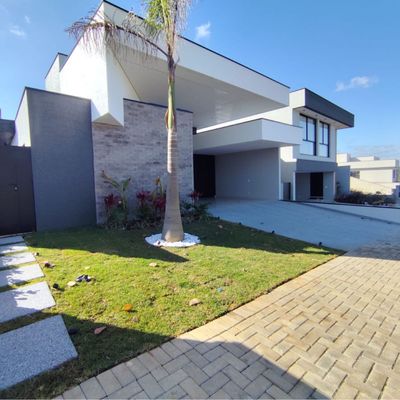 Casa Térrea 3 Suítes, Piscina Privativa, Garagem Coberta, Condomínio Terras Alpha.