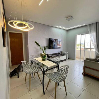 Contemporâneo. Minimalista. Retangular. Plano. Simples.