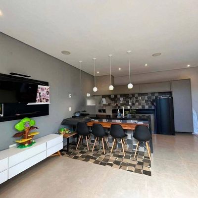 Moderno (Note: This is an interpretation based on the interior design visible in the image. For a more accurate description, an exterior view would be necessary.)