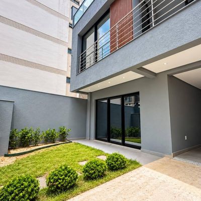 SOBRADO TRIPLEX ALTO PADRÃO EM BALNEÁRIO CAMBORIÚ COM 3 SUÍTES - Sobrado em Centro, Balneário Camboriú - para locação e à venda - LIBERATIO IMOBILIARIA LTDA