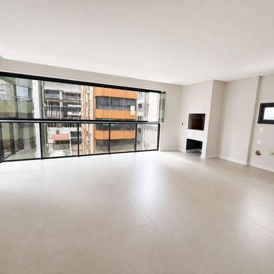 APARTAMENTO AMPLO NO CENTRO DE BALNEÁRIO CAMBORIÚ COM 3 SUÍTES - Apartamento em Centro, Balneário Camboriú - à venda - LIBERATIO IMOBILIARIA LTDA