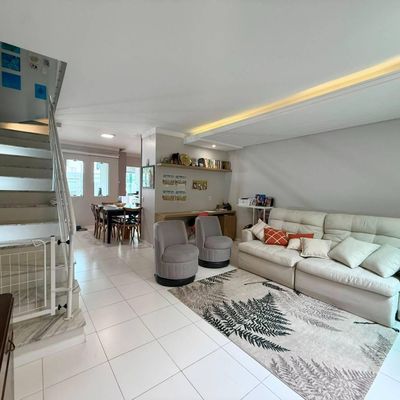 Sobrado a venda em Ressacada - Sobrado em Ressacada, Itajaí - à venda - IZA RODRIGUES NEGOCIOS IMOBILIARIOS