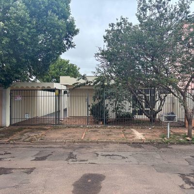 Ótima casa próximo ao Shopping Norte Sul - Casa em Vila Taquarussu, Campo Grande - para locação - Canale Imóveis LTDA