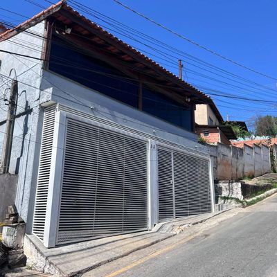 Sobrado para Locação com 4 Dormitórios, Suíte com Banheira, Closets e Churrasqueira - Casa em Centro, Araçariguama - para locação - Janaina G A Marques Imóveis - ME