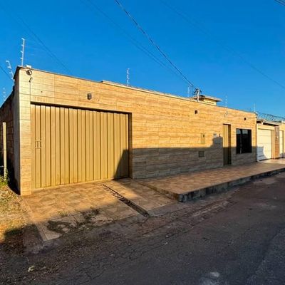 Casa à Venda em Itaúna 300 M²