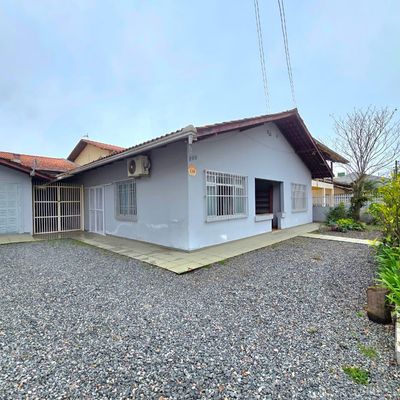 CASA - MUITO BEM LOCALIZADA - CENTRO DE BARRA VELHA - Casa em Centro, Barra Velha - para locação - Márcio Imóveis Ltda
