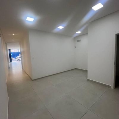 SALA COMERCIAL PRÓXIMA A AVENIDA BRASIL EM BALNEÁRIO CAMBORIÚ - Salas Comerciais em Centro, Balneário Camboriú - para locação - LIBERATIO IMOBILIARIA LTDA