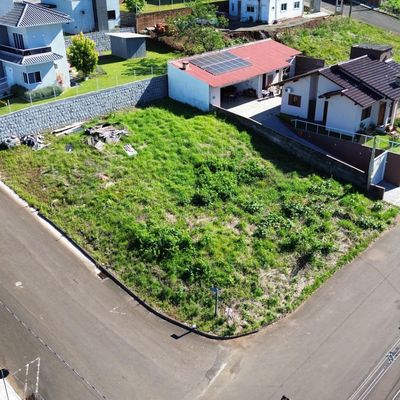 TERRENO DE ESQUINA NO ARVOREDO
