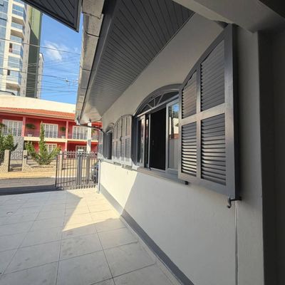 CASA AMPLA COM 3 DORMITÓRIOS NO BAIRRO SANTA RITA EM BRUSQUE - Casa em Santa Rita, Brusque - à venda - LIBERATIO IMOBILIARIA LTDA