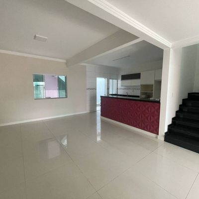 Sobrado Com 3 Dormitórios no Bairro das Nações em Balneário Camboriú