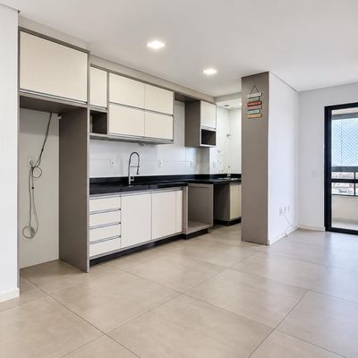 Apartamento para Locação Anual, Semimobiliado, 02 Quartos (sendo 01 Suíte), Residencial Montparnasse, São João Itajaí-SC - Apartamento em São João, Itajaí - para locação - I3 CORRETORES ASSOCIADOS S/S