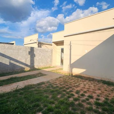 fachada de casa com muro