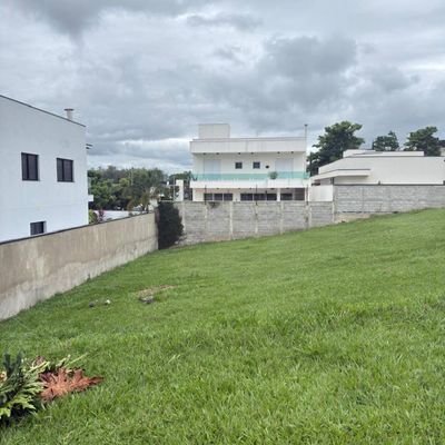 Contemporâneo minimalista racionalista.