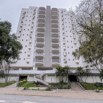 Apartamento Semimobiliado com 3 Dormitórios no Victor Konder!