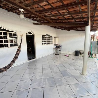 Oportunidade Vendo uma casa na Qr 210 Samambaia Norte Próximo ponto de ônibus, estação de metrô, bancos, supermercados ,escolas, pets farmarçias, restaurantes e diversos comerços locais. - Casa em Samambaia Norte (Samambaia), Brasília - à venda - Silvio Assessoria Imobiliaria