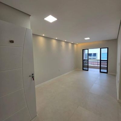 Apartamento lindamente reformado de 3 dormitórios e 2 sacadas a 95 m da Av. Nereu Ramos, em Meia Praia/Itapema - Apartamento em Meia Praia, Itapema - à venda - Proposta Imobiliária