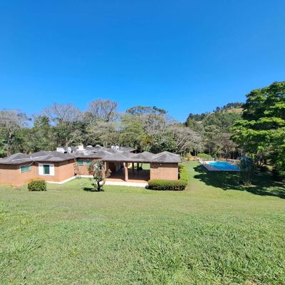 Sítio de 81.000 m² em Araçariguama | Casa, Piscina, Lago e Natureza - Sítio em Igaveta, Araçariguama - à venda e para locação - Janaina G A Marques Imóveis - ME