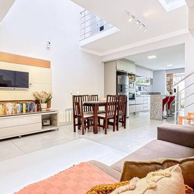 Sobrado Semimobiliado com 3 Suítes no Bairro Fortaleza! - Sobrado em Fortaleza, Blumenau - à venda - CONCEITO IMOBILIARIA LTDA