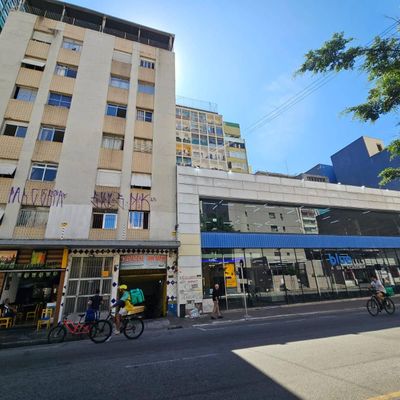 EDIFÍCIO GARAGEM - PRONTO E EQUIPADO PARA ESTACIONAMENTO - GALPÃO - ARMAZEM - Comercial em Bela Vista, São Paulo - para locação e à venda - Um Imóvel