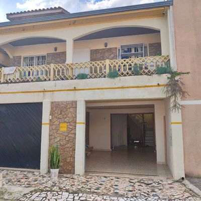 Sobrado 3 quartos e 2 vagas garagem Sítio cercado - Sobrado em Sítio Cercado, Curitiba - para locação - Camargo Group Imobiliária Ltda